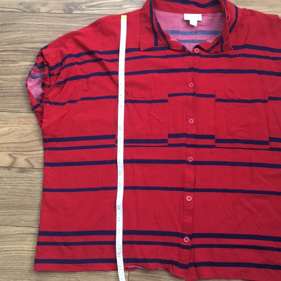 ❤️ Lularoe Amy Button-Up Shirt ❤️ - Picture 5 of 5